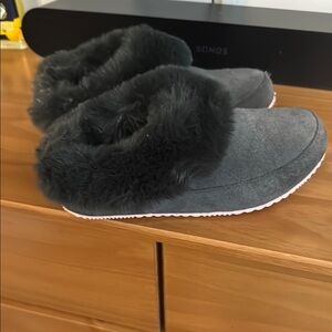 Cozy Black Fur-Lined Women's Slippers